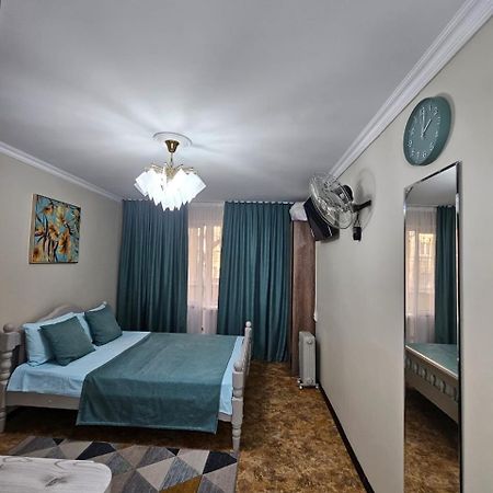 Апартаменты На Улице Клочкова, 128 Almaty Exterior photo