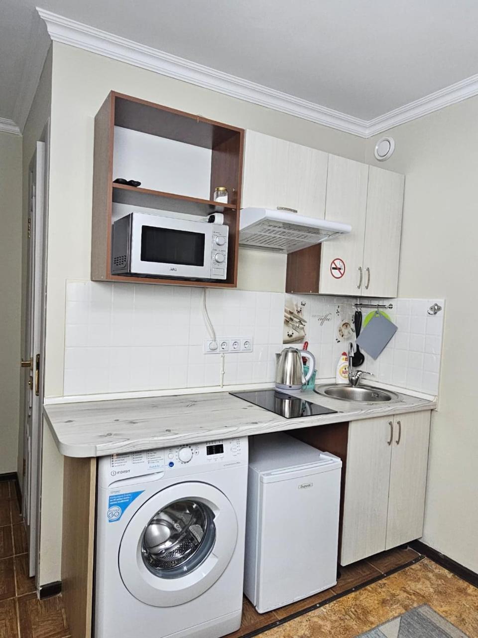 Апартаменты На Улице Клочкова, 128 Almaty Exterior photo